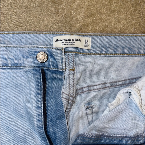 Abercrombie & Fitch, ‘The 90s Straight’ ultra high rise jeans - Picture 1 of 4